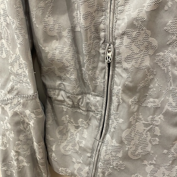 Lululemon Travel to Track Jacket Gray—Excellent Condition! Pockets-Lightweight-4 - Picture 6 of 13